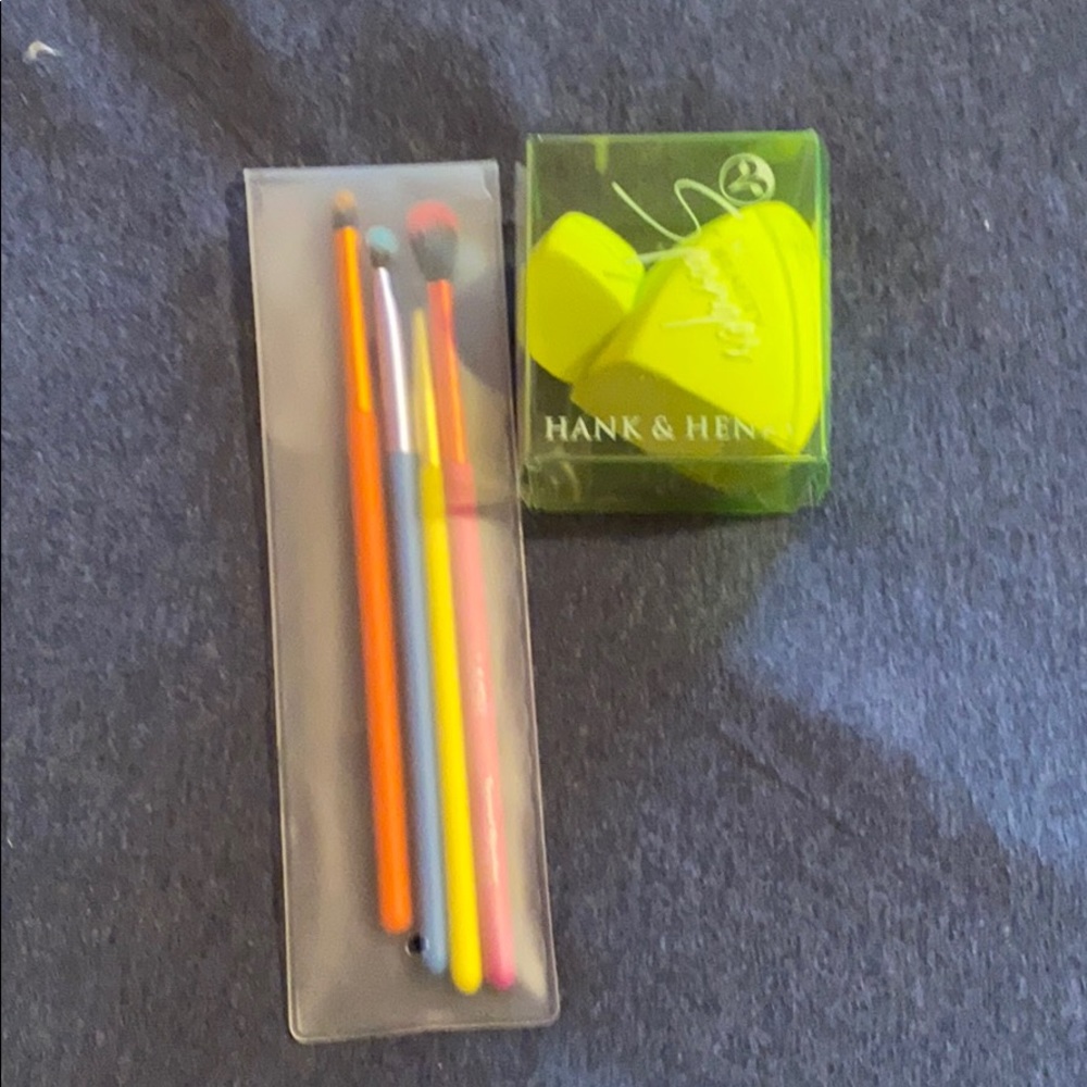 Beauty blenders and eye shadow brushes